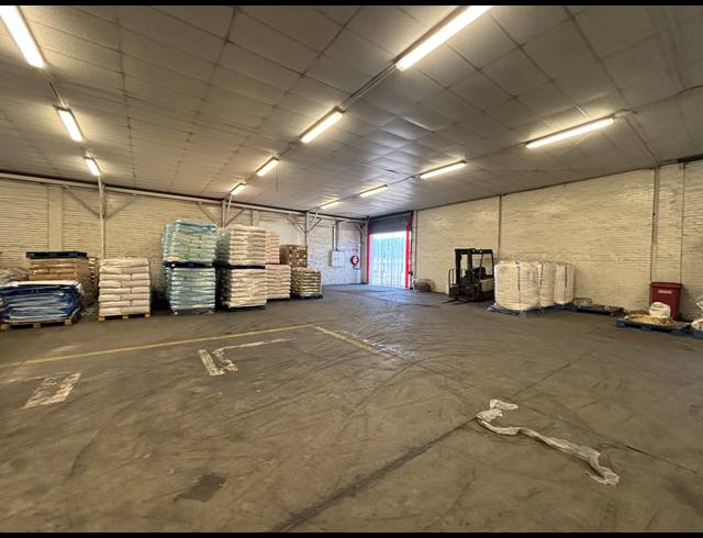 1,558M² WAREHOUSE TO LET IN EPPING INDUSTRIAL
